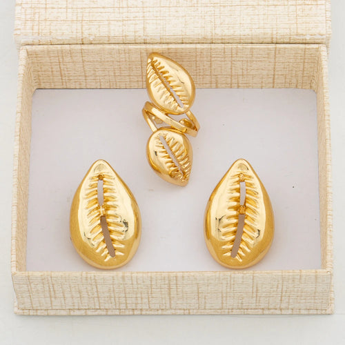 Gold tone teardrop ring and matching stud earrings set with etched leaf design