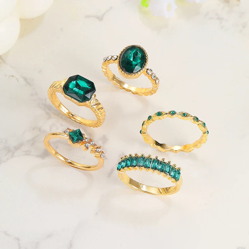 5-piece rhinestone ring set, gold with emerald-green geometric crystal stones, 5 rings