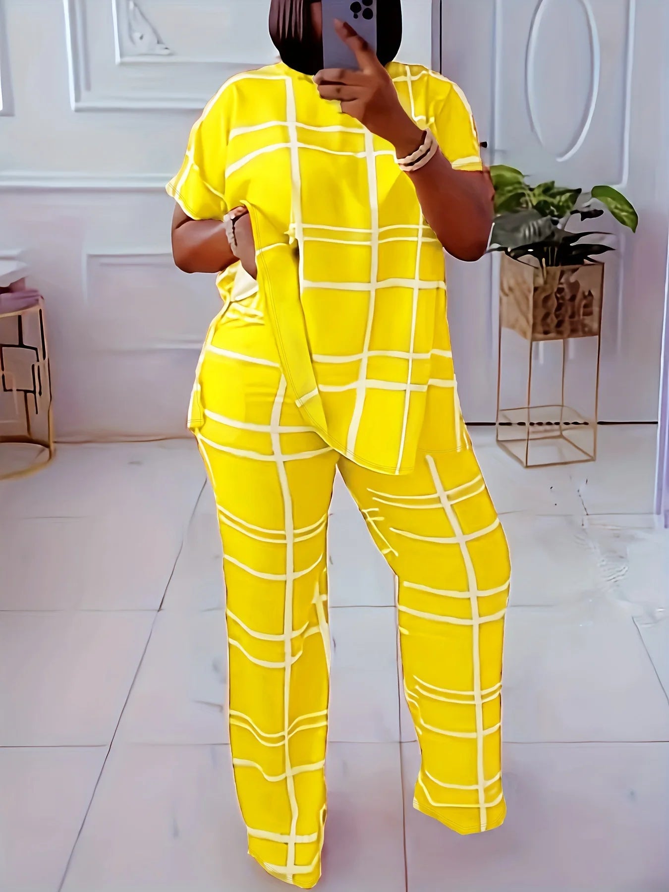 Women’s striped grid 2-piece set with round neck and matching pants, yellow