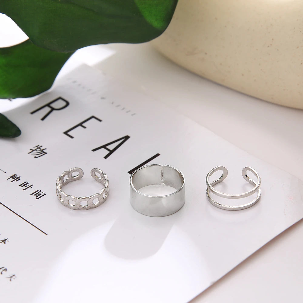 Silver chain knuckle rings set on display card