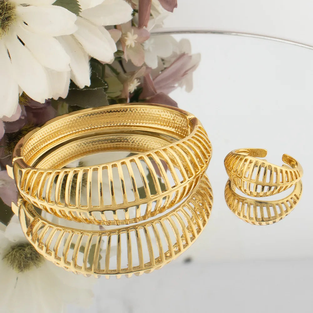 Gold-tone scalloped ribbed bangle and matching ring with vertical grid detailing